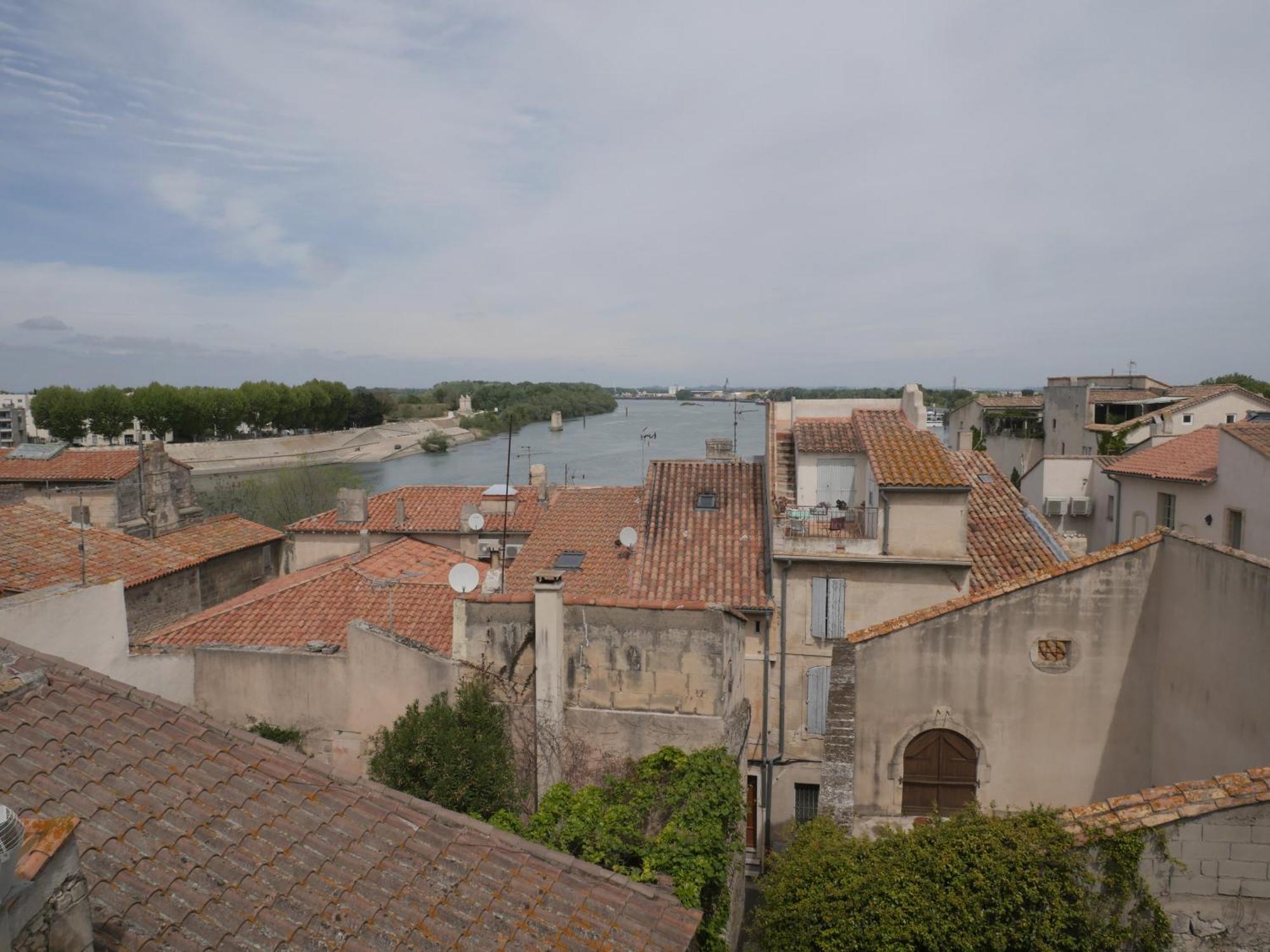 Superbe Appartement Avec Vue Arles Luaran gambar
